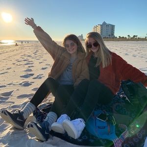 Meet your Posher, Emmy kay